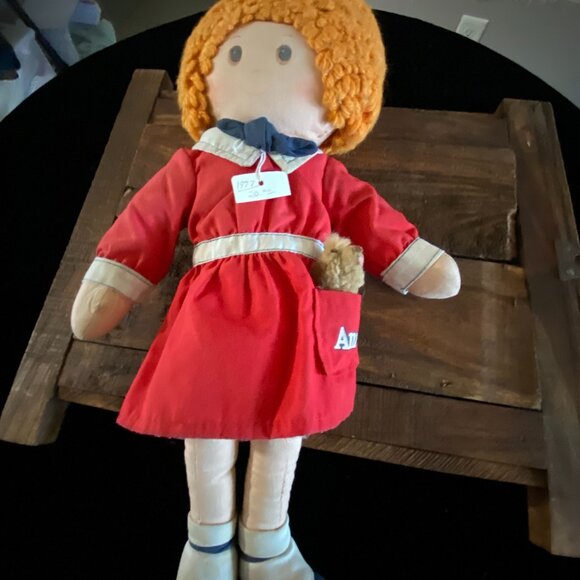 ANNIE W/DOG - Picture 8 of 8